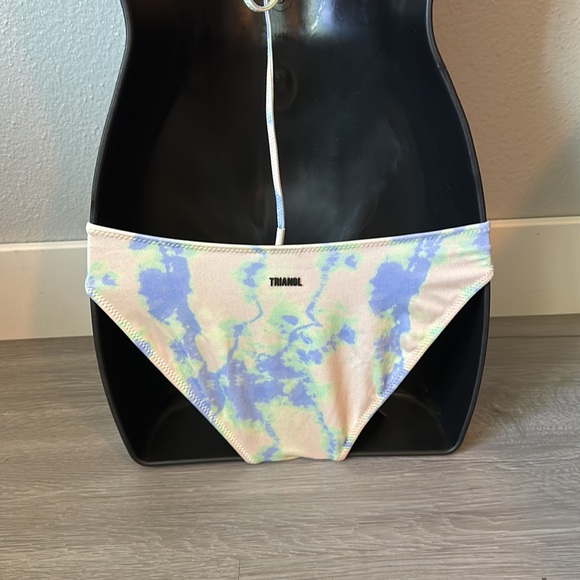 Normal coverage bottom with string top swimsuit set. - Picture 7 of 12